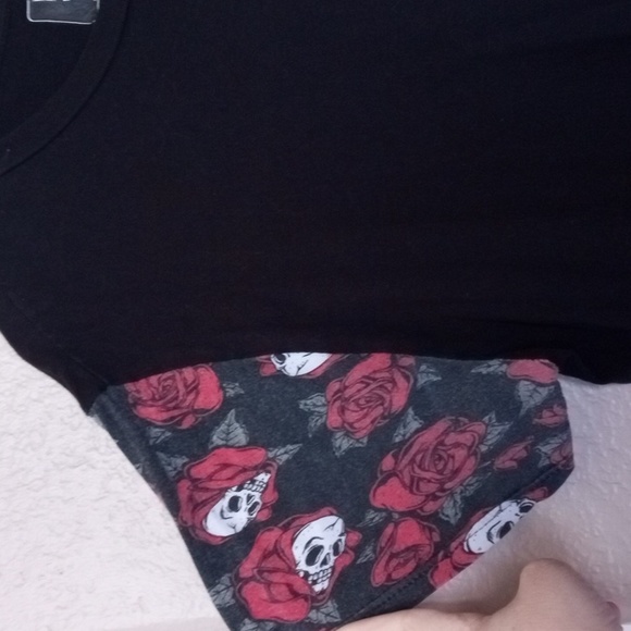 WXYZ | Mens | Skull and Rose's Short Sleeve Shirt - Picture 4 of 11